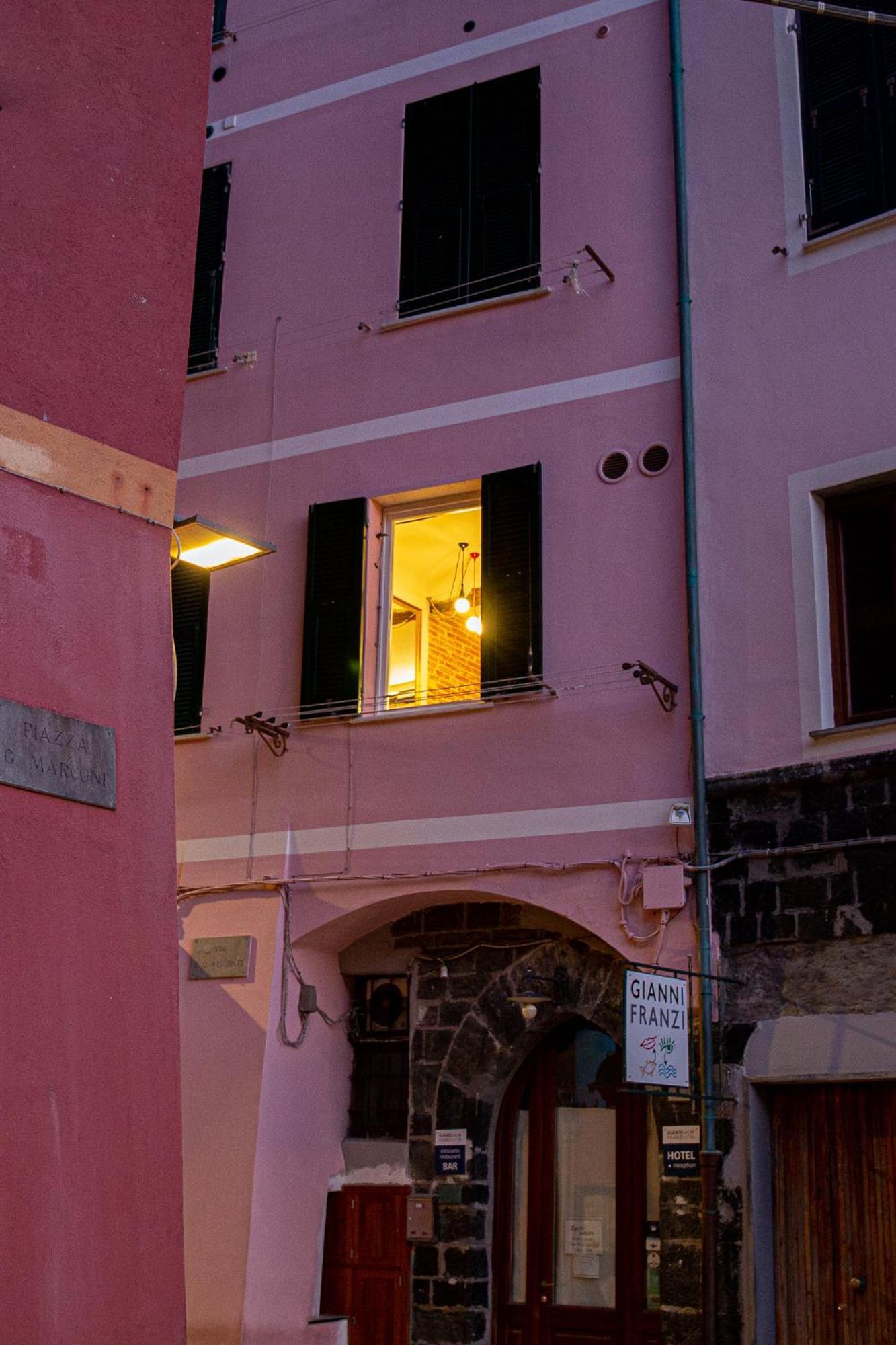 The Vernazza Main Plaza - Rooms & Suites Dış mekan fotoğraf